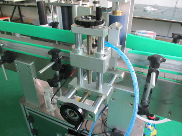自动立式圆形金属罐贴标机设备机械详细信息